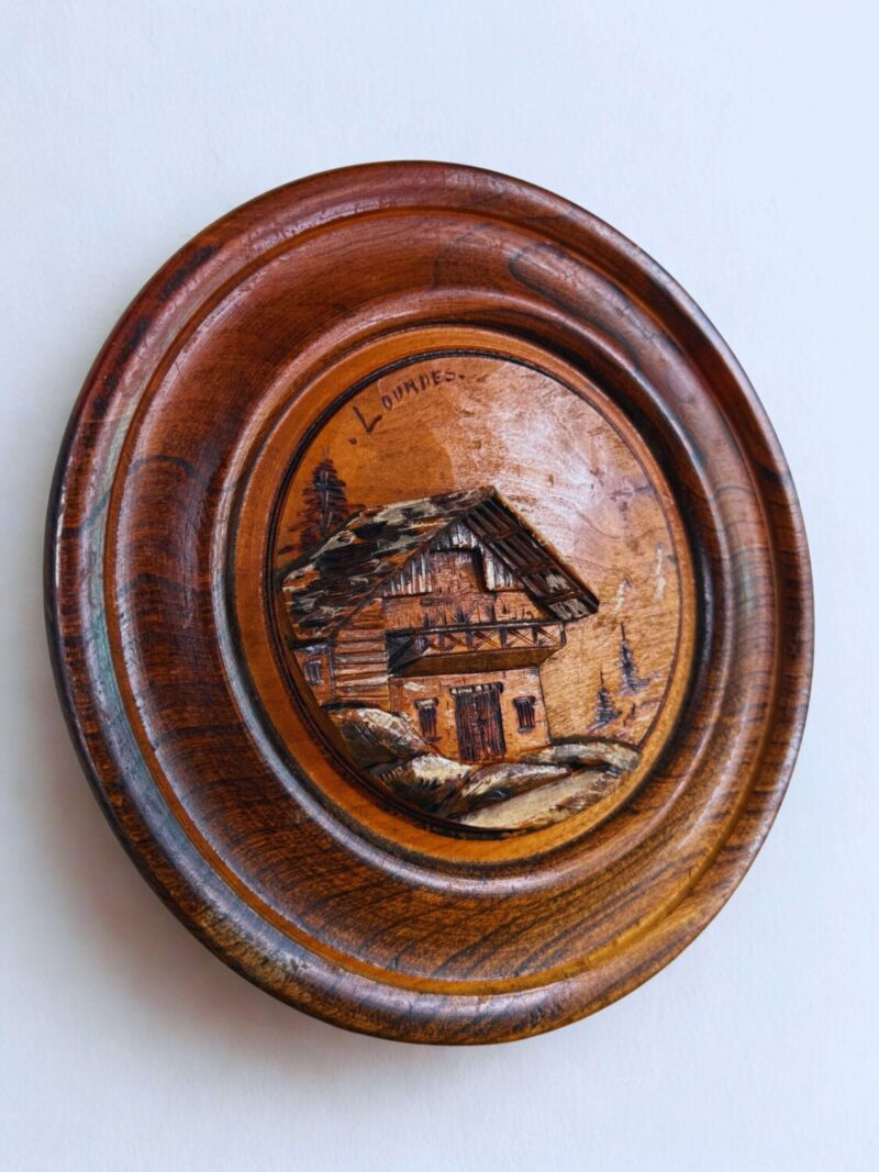 ahşap kabartma dağ evi tablo ürün fotoğrafı