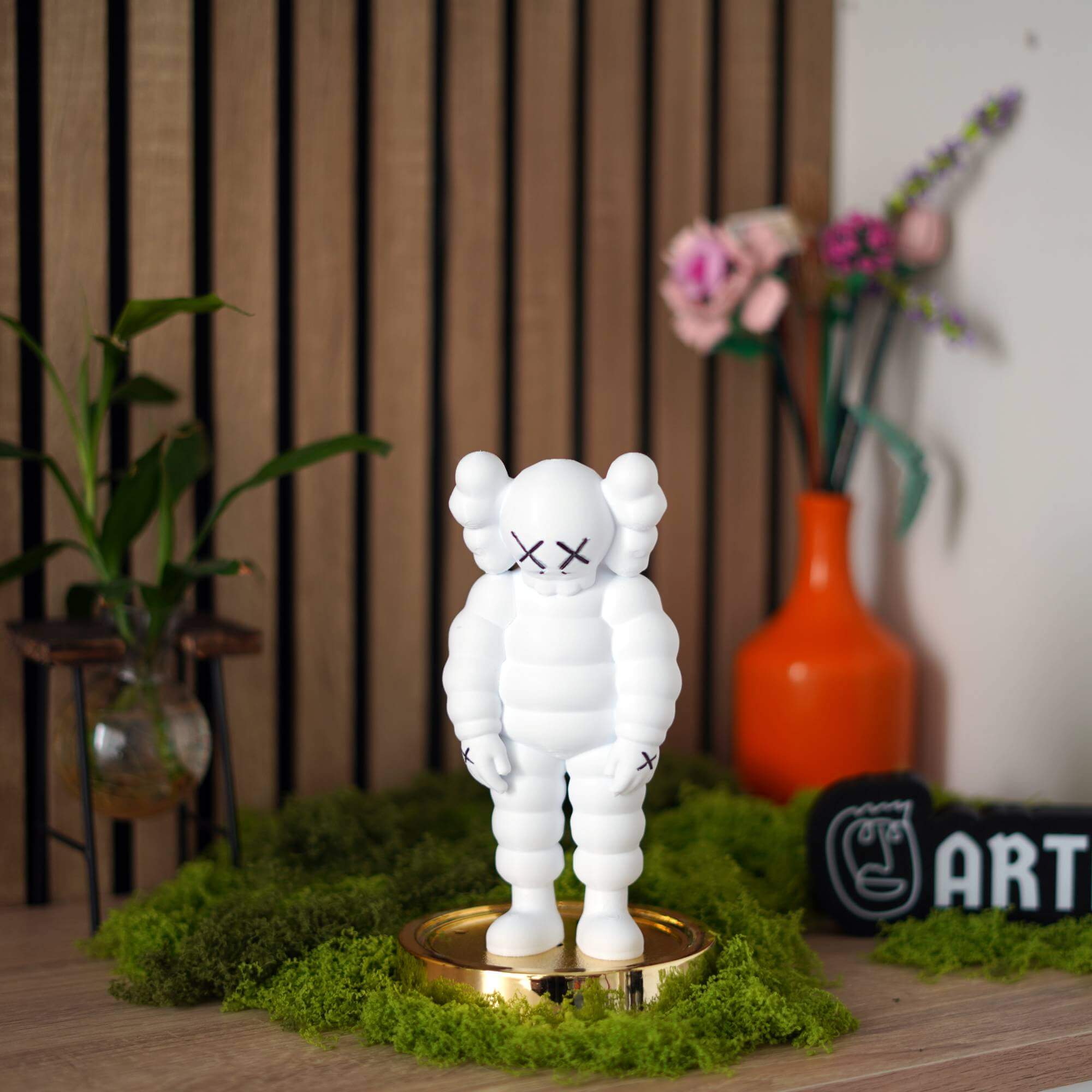 kaws what party figür ürün fotoğrafı