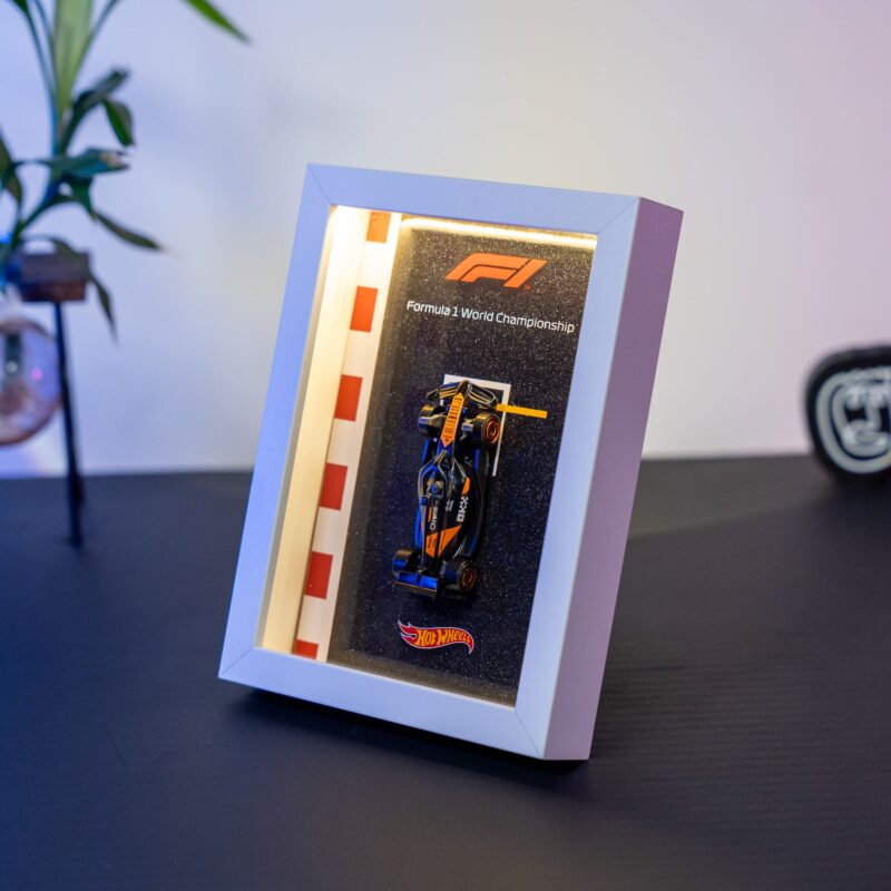 McLaren F1 LED Tablo,Hot Wheels F1 tablo,McLaren F1 dekorasyon,Formula 1 ışıklı çerçeve,F1 koleksiyon tablo,Formula 1 fan ürünleri | Artiviq