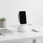 iPhone MagSafe Kablosuz Şarj Standı – 15W Hızlı Masaüstü Şarj Aleti - lifestyle desk