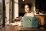 Modern El Yapımı El Çantası Lifestyle 1 Cafe