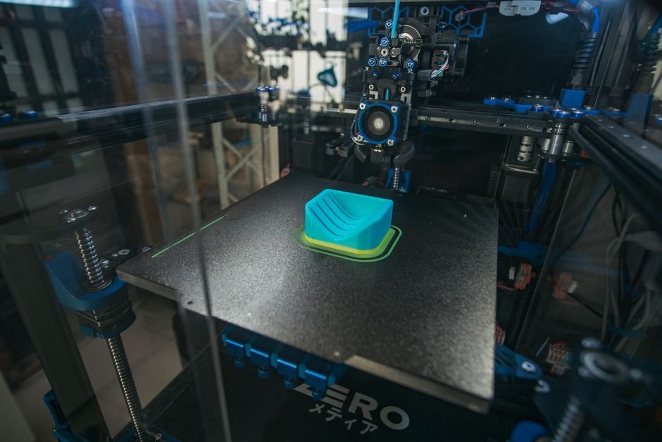 3D yazıcının katman katman sanat eseri bastığı an — 3d baskı sanat