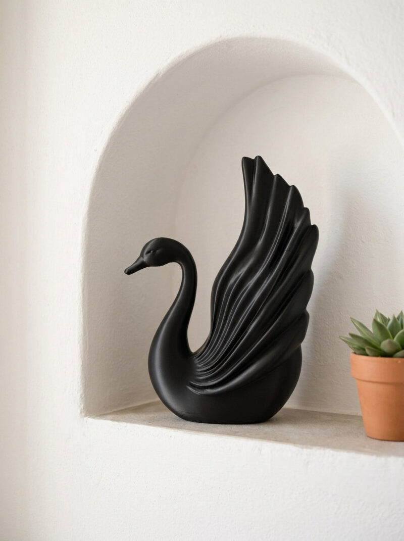 3D Baskı Siyah Kuğu Figürlü Dekoratif Vazo | KN Design Studio lifestyle nis