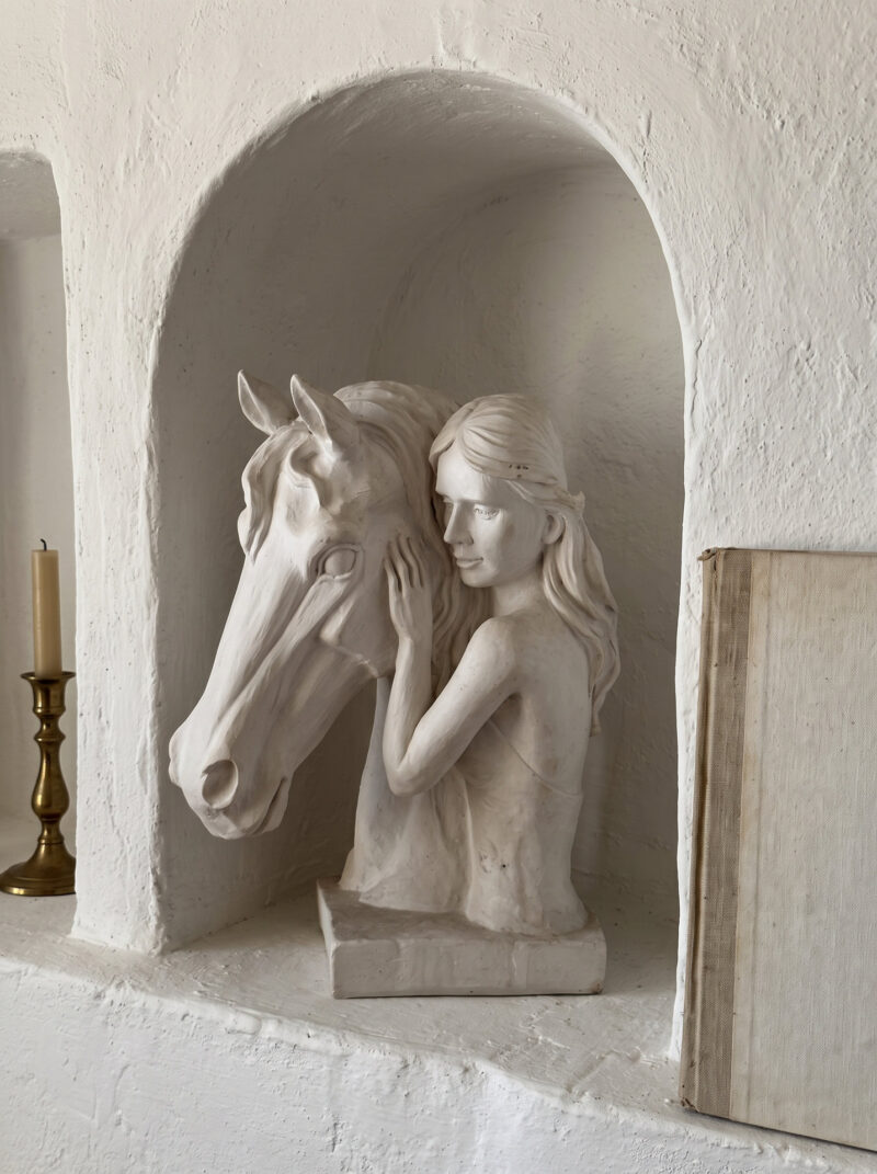 Elle yapılmış at kadın figürlü heykel, 39x28 fiberglass gövde