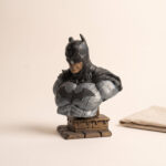 batman-bustu-hero-3 Niş içinde Batman büstü, siyah ve füme tonlu tek üretim parça