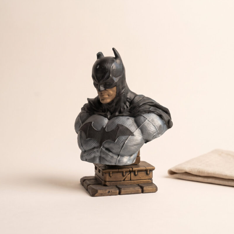 Niş içinde Batman büstü, siyah ve füme tonlu tek üretim parça