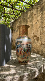 Çin Yapımı Satsuma Tarzı Bahçe Sahnesi Tasvirli Baluster Porselen Vazo (Chinese "Satsuma Style" lifestyle teras