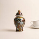 japon-satsuma-tarzi-siyah-zeminli-minyatur-kapak-hero Japon Satsuma Tarzı Siyah Zeminli Minyatür Kapaklı Küp (Black Satsuma Ginger Jar) hero
