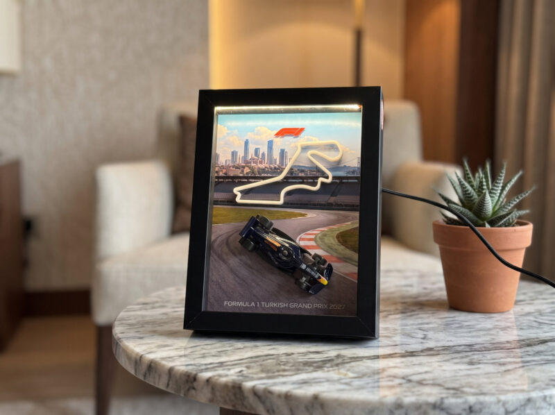 Oracle Red Bull Racing F1 LED Tablo – İstanbul Park Koleksiyonu lifestyle elegant