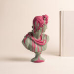 Pembe-yeşil boya akıntılı erkek büstü, 40x24 fiberglass figür